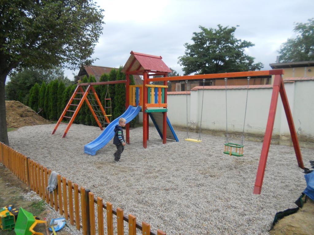 Határmenti Vendégház Zsira Exterior foto